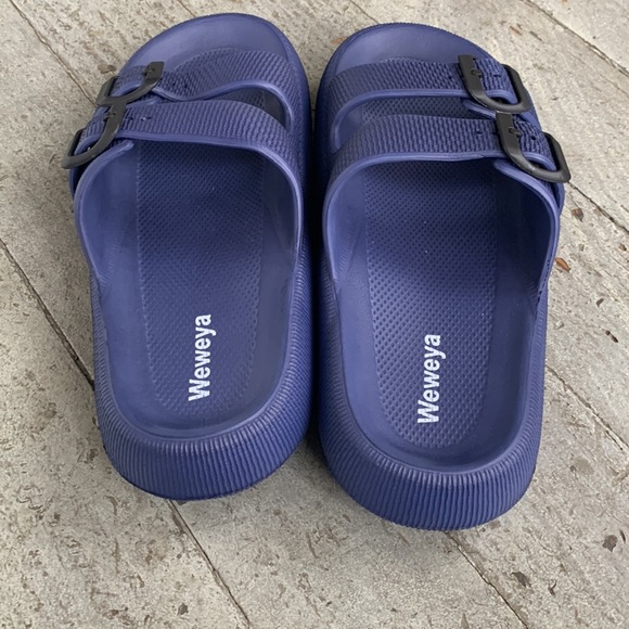 NWT Weweya Blue Pillow Slipper Size 40-41 - Picture 3 of 4